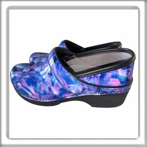 Dansko LT Pro Blue Crush Clogs Patent Leather Nursing Shoes Size 37 US 7